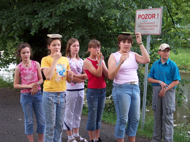 Běh s knihami na hlavě