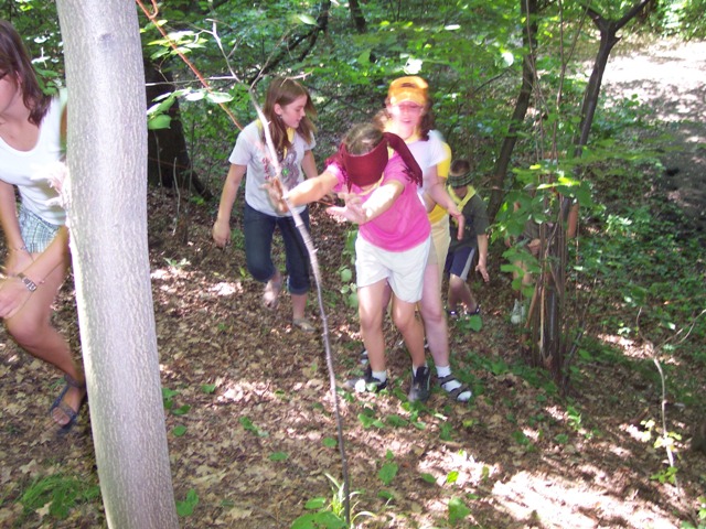 Po slepu se špatně chodí (Kája), lepší je navigovat(Betty)